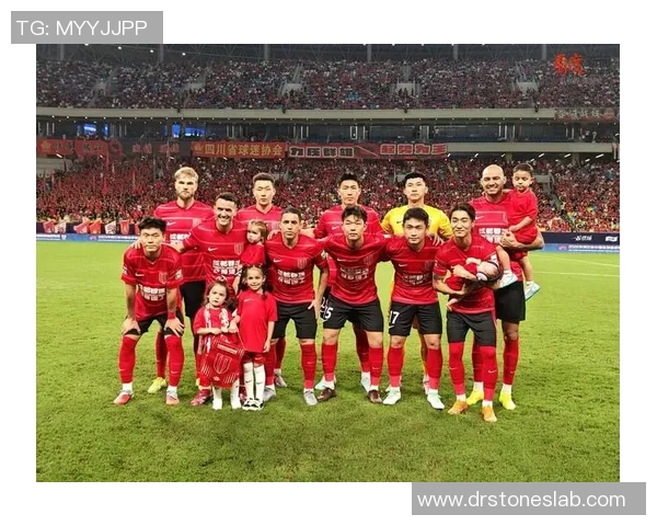 严鼎皓精彩助攻助力成都蓉城赢得关键比赛展现出色团队合作精神