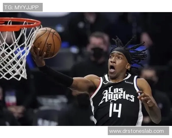 朱辰杰在关键时刻的精彩解围助力球队逆转局势展现出色防守能力