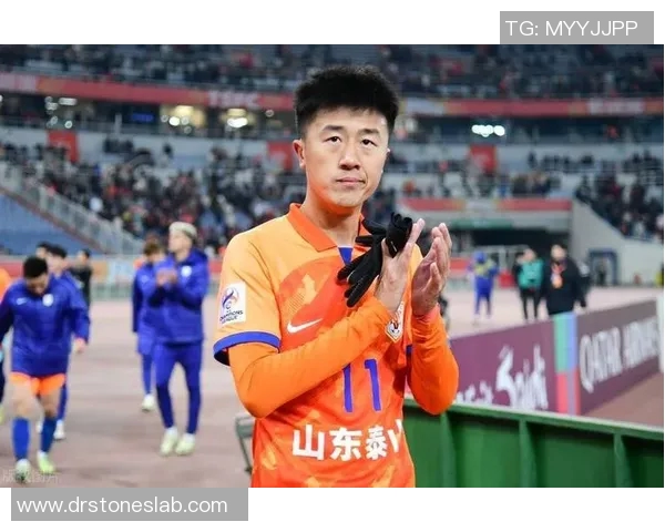 刘洋边路突破展现速度与技巧助力球队攻势如虹