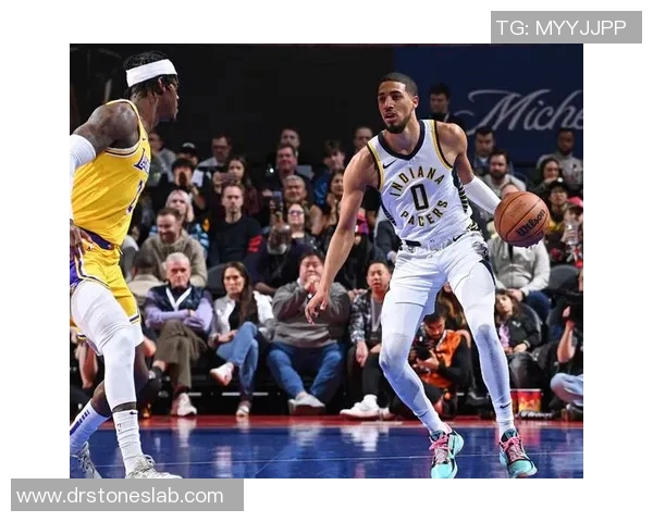 吾米提江在比赛中展现出色防守能力成功抢断助力球队逆转局势 吾米提江在比赛中展现出色防守能力成功抢断助力球队逆转局势