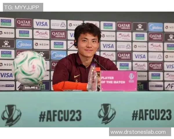 李昊在比赛中上演关键扑救助力球队逆转胜利的精彩瞬间