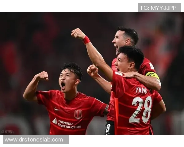 严鼎皓精彩助攻助力成都蓉城赢得关键比赛展现出色团队合作精神